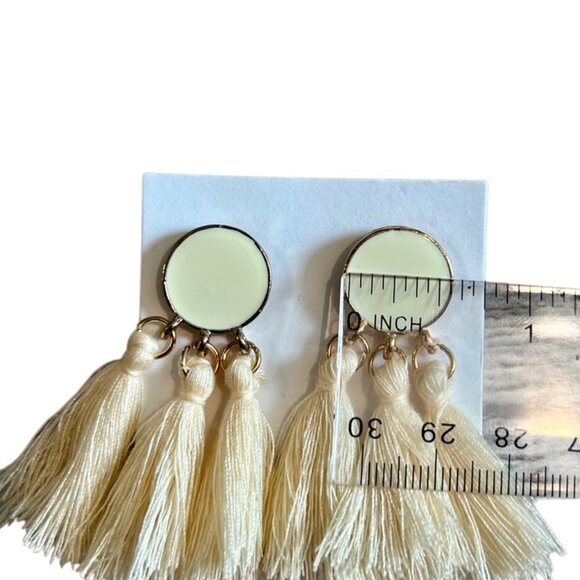 IMCT Cream Fringed Triple Tassel Earrings Gold Tone Pierced Cottage Bohemian NWT - Picture 4 of 4